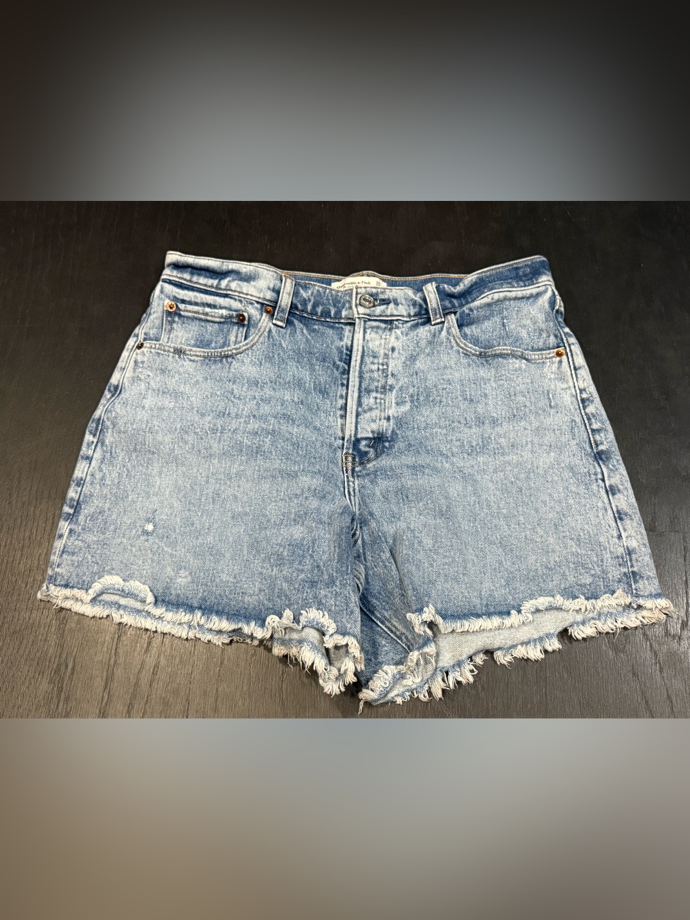 Abercrombie & Fitch Light Wash Distressed Frayed Hem Denim Dad Short High Rise